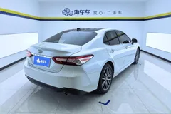 2021 Toyota Camry 2.5G Luxury, белый — фото 9