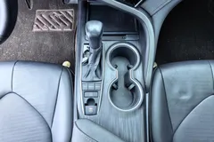 2021 Toyota Camry 2.5G Luxury, белый — фото 15