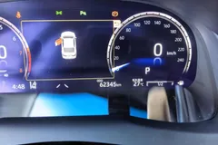 2021 Toyota Camry 2.5G Luxury, белый — фото 16