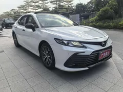 2021 Toyota Camry 2.5G Luxury, белый — фото 6
