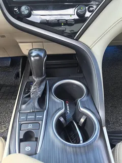 2021 Toyota Camry 2.5G Luxury, белый — фото 12