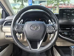 2021 Toyota Camry 2.5G Luxury, белый — фото 13
