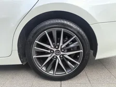 2021 Toyota Camry 2.5G Luxury, белый — фото 16