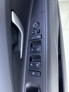 2023 Hyundai Elantra 1.5L CVT LUX Premium, белый — фото 4