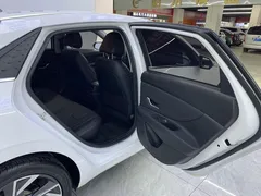 2023 Hyundai Elantra 1.5L CVT LUX Premium, белый — фото 17