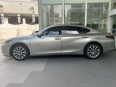 2022 Lexus ES 200 Excellence — фото 3