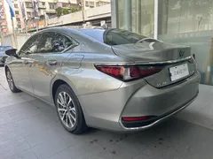 2022 Lexus ES 200 Excellence — фото 4