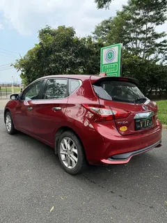 2021 Nissan Tiida 1.6L CVT, красный — фото 7