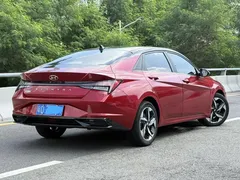 2022 Hyundai Elantra 1.5L CVT LUX Premium, красный — фото 3