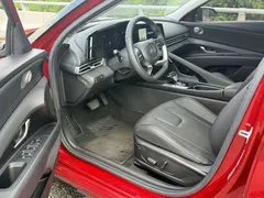 2022 Hyundai Elantra 1.5L CVT LUX Premium, красный — фото 4