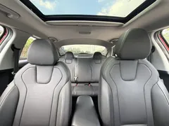 2022 Hyundai Elantra 1.5L CVT LUX Premium, красный — фото 8