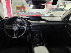 2021 Mazda Mazda3 2.0L AT, красный — фото 3