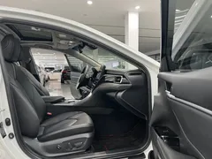 2023 Toyota Camry 2.5S Fashion, белый — фото 8