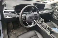 2023 Geely Emgrand 4th Gen 1.5L CVT Premium Champion — фото 14