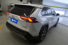 2023 Toyota RAV4 2.0L CVT 2WD Fashion Plus, белый — фото 4