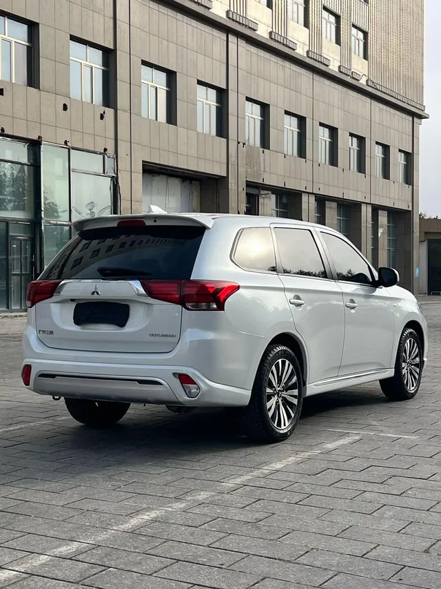 2021 Mitsubishi Outlander 2.0L 2WD 5 Seats