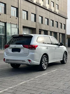 2021 Mitsubishi Outlander 2.0L 2WD 5 Seats, белый — фото 8