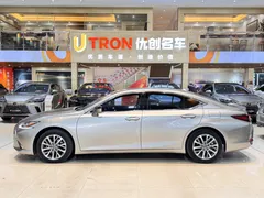 2022 Lexus ES 200 Excellence — фото 2