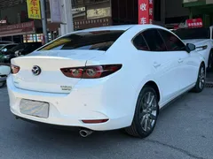 2021 Mazda Mazda3 2.0L AT, белый — фото 7