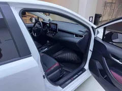 2021 Toyota Corolla 1.5L CVT GR SPORT, белый — фото 9