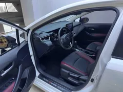 2021 Toyota Corolla 1.5L CVT GR SPORT, белый — фото 11