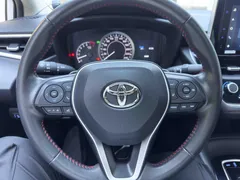 2021 Toyota Corolla 1.5L CVT GR SPORT, белый — фото 12