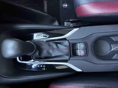 2021 Toyota Corolla 1.5L CVT GR SPORT, белый — фото 15