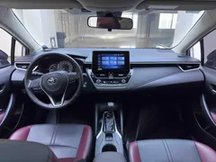 2021 Toyota Corolla 1.5L CVT GR SPORT, белый — фото 18