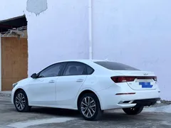 2021 Kia Cerato 1.5L CVT Fashion, белый — фото 7