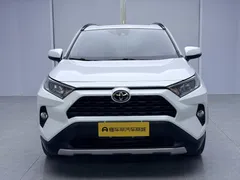 2021 Toyota RAV4 2.0L CVT 4WD Fashion Plus, белый — фото 2