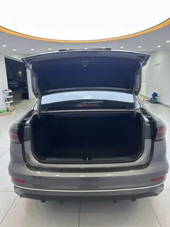 2022 Geely Emgrand 4th Gen 1.5L CVT Premium — фото 8
