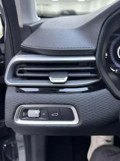 2022 Geely Emgrand 4th Gen 1.5L CVT Premium — фото 17