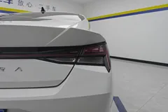 2022 Hyundai Elantra 1.5L CVT LUX Premium, белый — фото 7