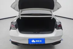 2022 Hyundai Elantra 1.5L CVT LUX Premium, белый — фото 10