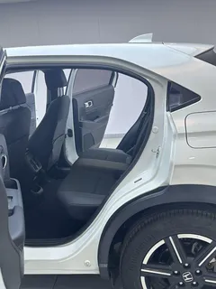 2023 Honda Vezel 1.5L CVT Tech, белый — фото 13