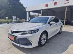 2023 Toyota Camry 2.0G Luxury, белый — фото 1