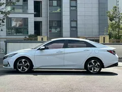 2023 Hyundai Elantra 1.5L CVT LUX Premium, белый — фото 3