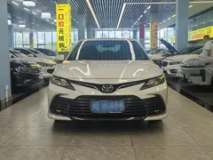 2021 Toyota Camry 2.0G Luxury, белый — фото 2
