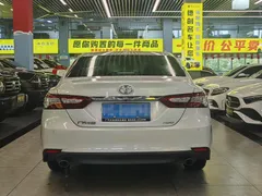 2021 Toyota Camry 2.0G Luxury, белый — фото 9