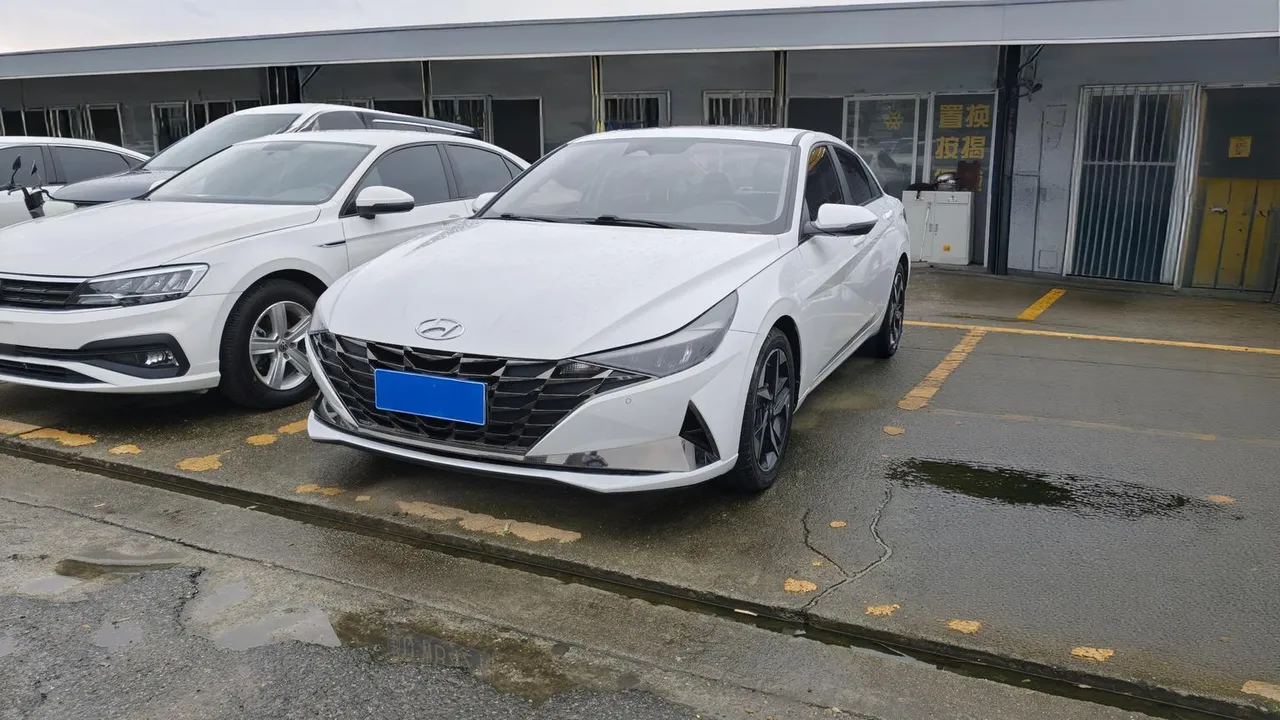 2022 Hyundai Elantra 1.5L CVT LUX Premium