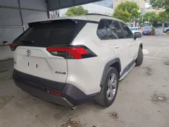 2021 Toyota RAV4 2.0L CVT 2WD Fashion Plus, белый — фото 2
