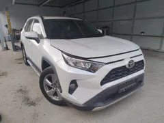 2021 Toyota RAV4 2.0L CVT 2WD Fashion Plus, белый — фото 3
