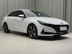 2022 Hyundai Elantra 1.5L CVT LUX Premium, белый — фото 3