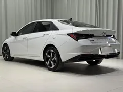 2022 Hyundai Elantra 1.5L CVT LUX Premium, белый — фото 4