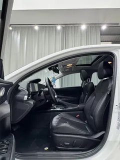 2022 Hyundai Elantra 1.5L CVT LUX Premium, белый — фото 7