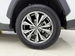 2023 Toyota RAV4 2.0L CVT 2WD Fashion Plus, белый — фото 13