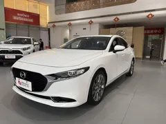 2022 Mazda Mazda3 2.0L AT, белый — фото 2