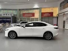 2022 Mazda Mazda3 2.0L AT, белый — фото 11