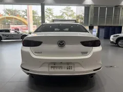2022 Mazda Mazda3 2.0L AT, белый — фото 13