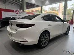 2022 Mazda Mazda3 2.0L AT, белый — фото 14